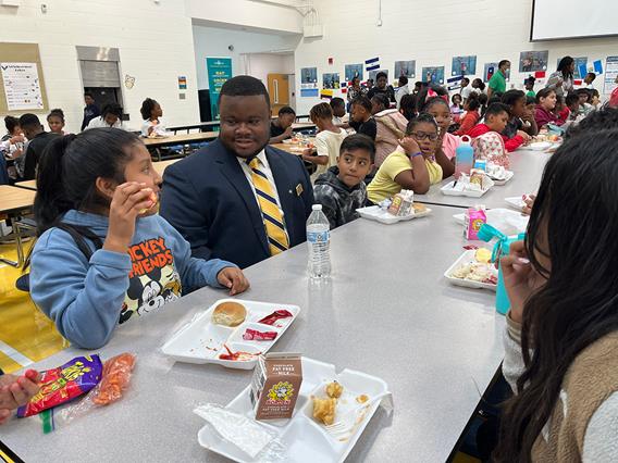 Oakland Elementary Principal Andre Johnson with Students at Lunch